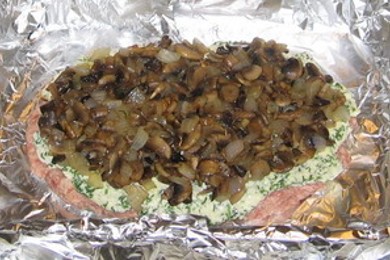Мясной рулет с брокколи и грибами - приготовление
