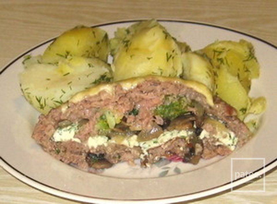 Мясной рулет с брокколи и грибами - Шаг 6