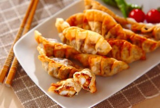 Пельмени с креветками во фритюре