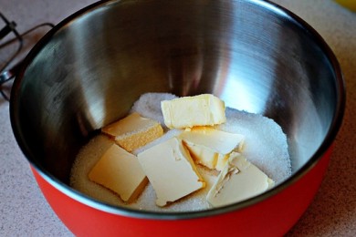 Малиновый пирог на кислом молоке - приготовление