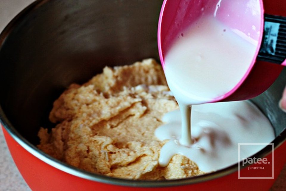 Малиновый пирог на кислом молоке - Шаг 4