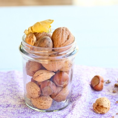 Шоколад с кокосом и орехами - Шаг 2