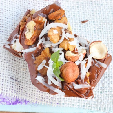 Шоколад с кокосом и орехами - Шаг 3