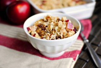 Запеченные хлопья с яблоком и корицей