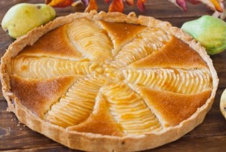 Пирог с грушами в миндальном креме