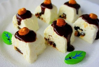Творожный десерт с финиками и фундуком