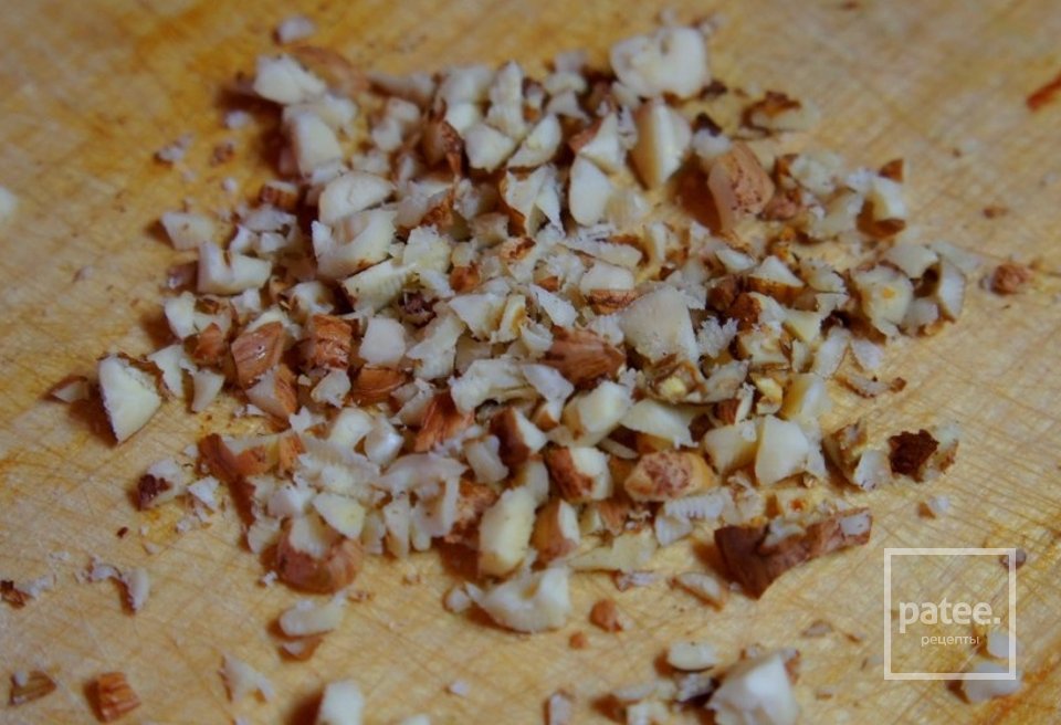 Творожный десерт с финиками и фундуком - Шаг 3