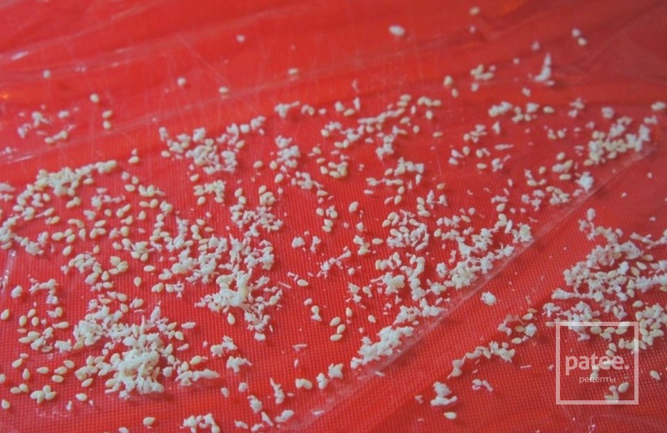 Творожный десерт с финиками и фундуком - Шаг 4