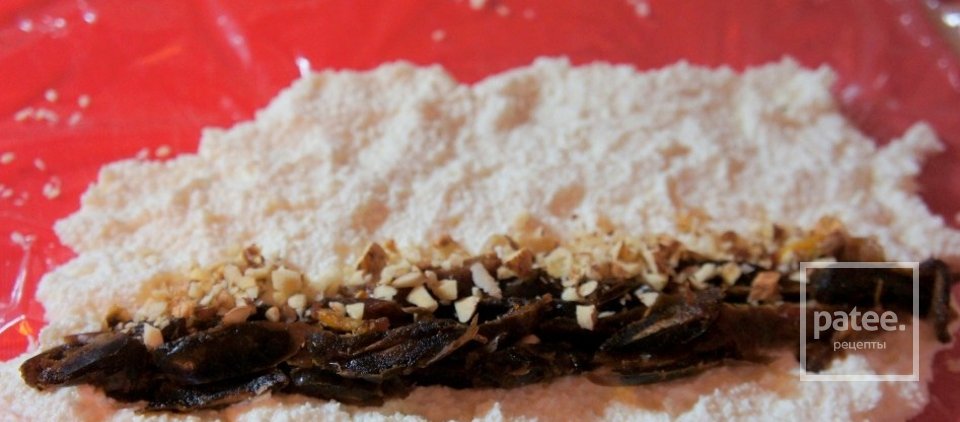 Творожный десерт с финиками и фундуком - Шаг 5