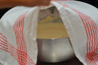 Дрожжевые оладьи с яблоками - приготовление