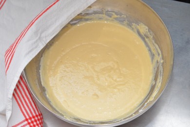 Дрожжевые оладьи с яблоками - приготовление