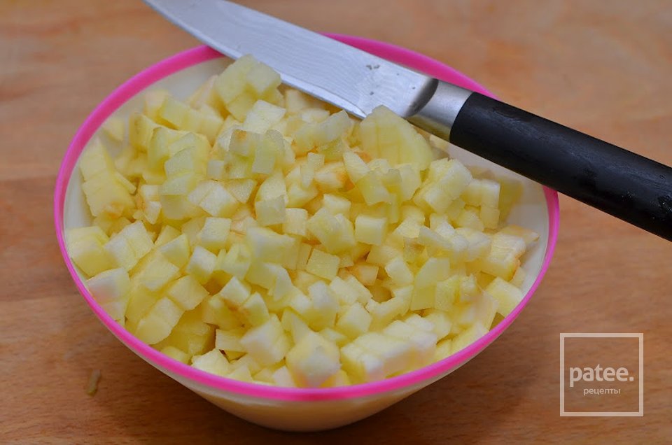 Дрожжевые оладьи с яблоками - Шаг 3