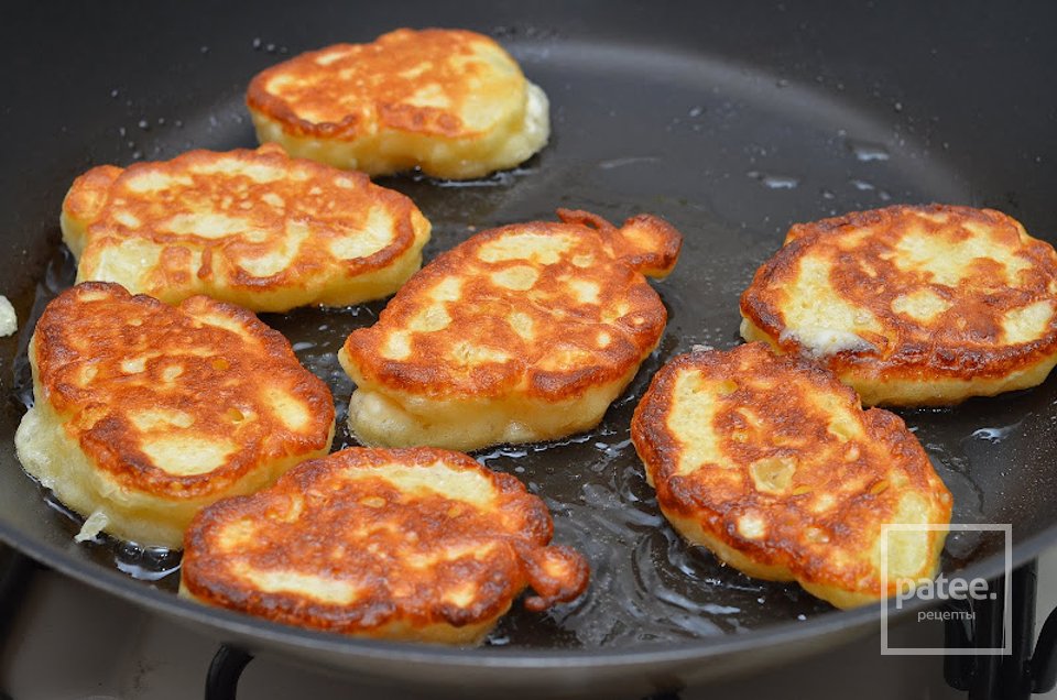 Дрожжевые оладьи с яблоками - Шаг 7