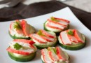 Закуска из крабовых палочек на огурцах