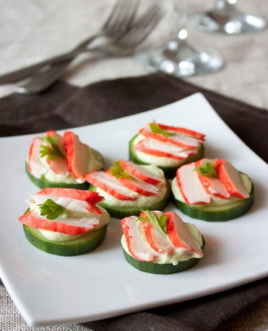 Закуска из крабовых палочек на огурцах - Шаг 4