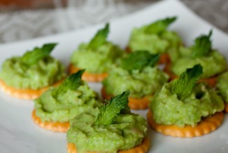 Паштет из зеленого горошка и авокадо с мятой