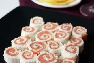 Рулетики из лосося с белым хлебом и сливочным сыром