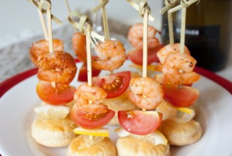 Канапе из креветок с помидорками черри