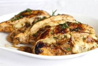 Курица, фаршированная грибами и сыром