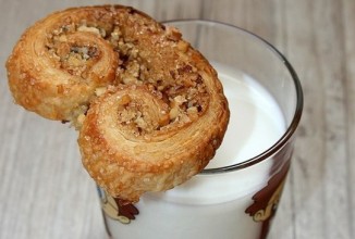 Печенье ушки из слоеного теста