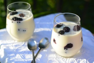 Творожный десерт с ежевикой