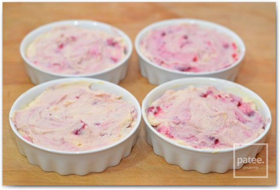 Творожная запеканка с ягодами - Шаг 4