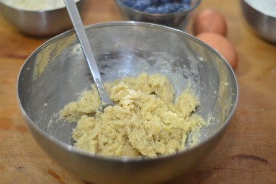 Творожный кекс с голубикой - приготовление