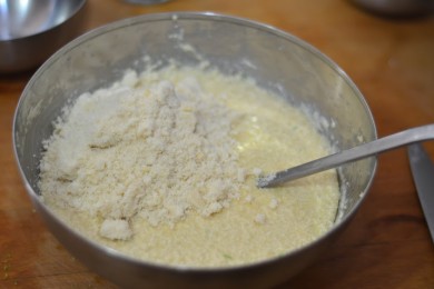 Творожный кекс с голубикой - приготовление