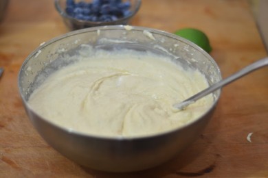 Творожный кекс с голубикой - приготовление