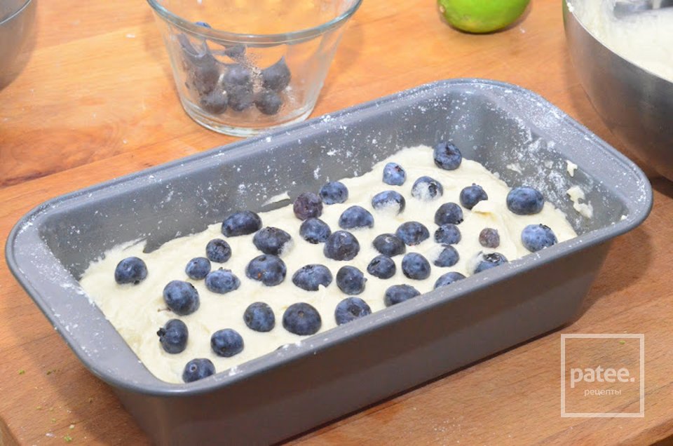 Творожный кекс с голубикой - Шаг 7