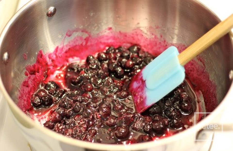 Лимонные блины с рикоттой с черничным соусом - Шаг 2