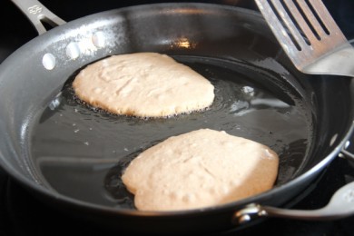 Кокосовые блинчики с бананами - приготовление