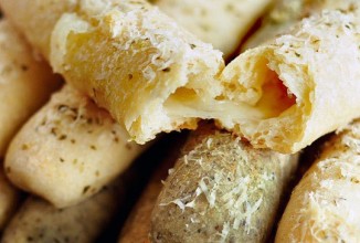 Хлебные палочки с сыром