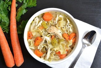 Куриный суп с лапшой