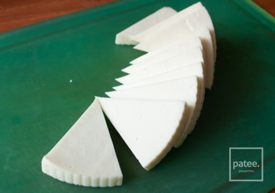 Жареный сулугуни с острым перцем и чесноком - Шаг 1