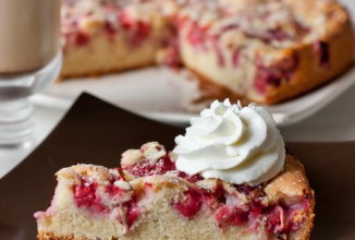 Клубничний пирог с кукурузной мукой