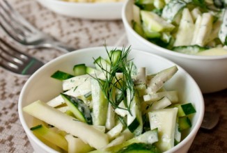Салат из огурца и кольраби