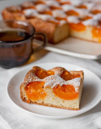 Рецепт Бисквитный абрикосовый пирог