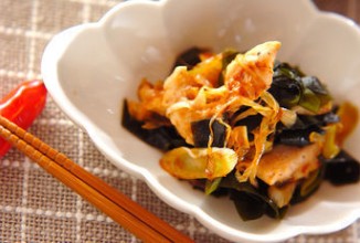 Горячий салат из куриного филе