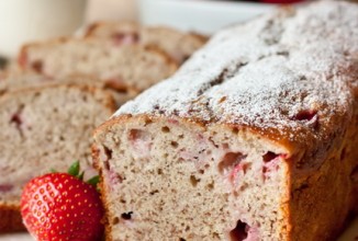 Клубнично-банановый кекс