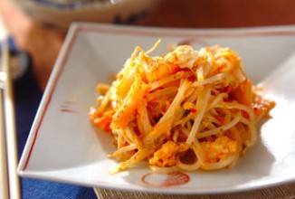 Проростки фасоли с яйцом