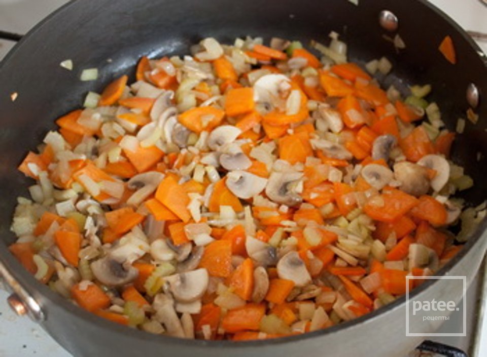 Куриный суп с грибами, шпинатом и перловкой - Шаг 3