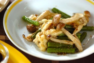 Сливочный салат из фасоли с грибами