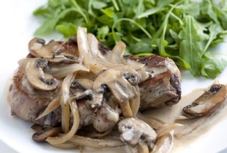 Свиные отбивные под винным соусом