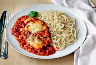 Курица под томатным соусом