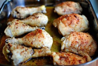 Запеченная кусочками курица