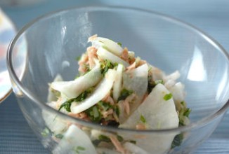 Салат из дайкона с тунцом