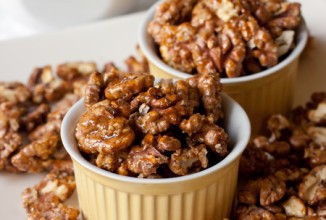 Грецкие орехи в коричневом сахаре с чили