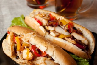 Курица со сладким перцем в булочках