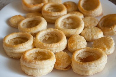 Волованы с грибной начинкой - приготовление